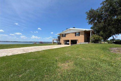 House in Frostproof, Florida 3 bedrooms, 295.89 sq.m. № 2233926 - photo 3