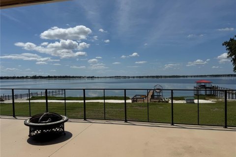 House in Frostproof, Florida 3 bedrooms, 295.89 sq.m. № 2233926 - photo 2