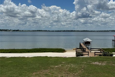 House in Frostproof, Florida 3 bedrooms, 295.89 sq.m. № 2233926 - photo 15