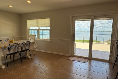 House in Frostproof, Florida 3 bedrooms, 295.89 sq.m. № 2233926 - photo 11