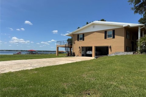 House in Frostproof, Florida 3 bedrooms, 295.89 sq.m. № 2233926 - photo 20