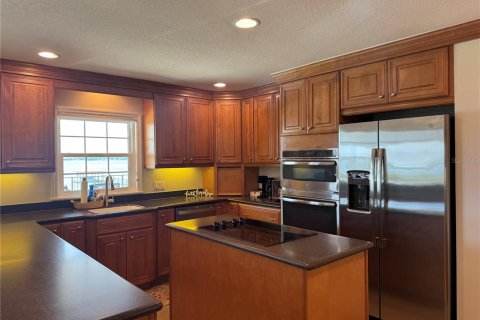 House in Frostproof, Florida 3 bedrooms, 295.89 sq.m. № 2233926 - photo 9