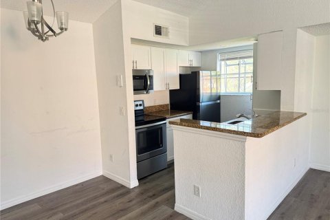 Apartamento en alquiler en Orlando, Florida, 2 dormitorios, 85.38 m2 № 1535049 - foto 3