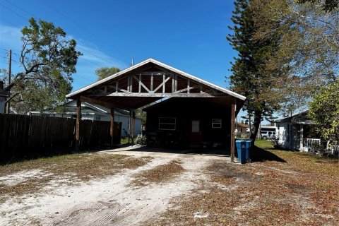 House in Eagle Lake, Florida 3 bedrooms, 111.48 sq.m. № 1529191 - photo 2