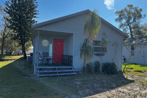 House in Eagle Lake, Florida 3 bedrooms, 111.48 sq.m. № 1529191 - photo 1