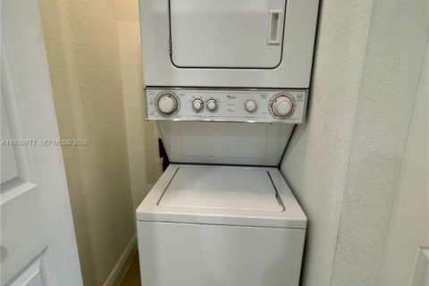Снять в аренду кондоминиум в Пемброк-Пайнс, Флорида 2 спальни, 97.36м2, № 2078958 - фото 12