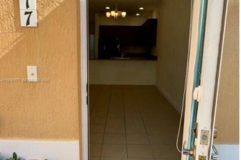 Снять в аренду кондоминиум в Пемброк-Пайнс, Флорида 2 спальни, 97.36м2, № 2078958 - фото 3