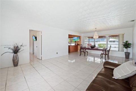 Купить виллу или дом в Майами, Флорида 4 спальни, 157.84м2, № 2049530 - фото 9