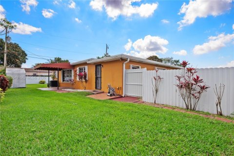 Casa en venta en Miami, Florida, 4 dormitorios, 157.84 m2 № 2049530 - foto 26
