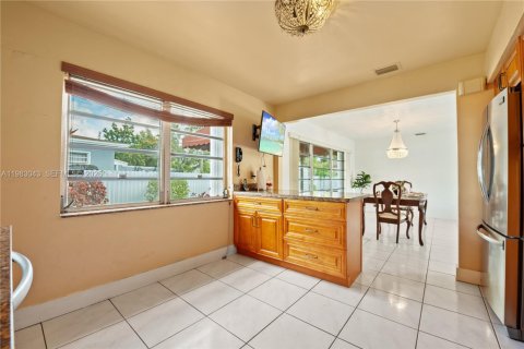 Купить виллу или дом в Майами, Флорида 4 спальни, 157.84м2, № 2049530 - фото 13