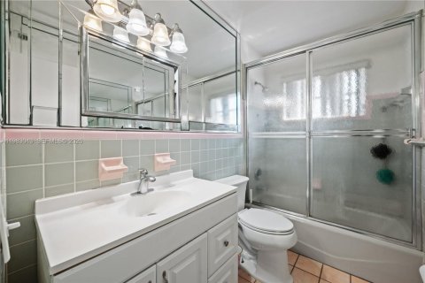 Купить виллу или дом в Майами, Флорида 4 спальни, 157.84м2, № 2049530 - фото 17