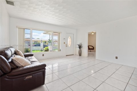 Купить виллу или дом в Майами, Флорида 4 спальни, 157.84м2, № 2049530 - фото 8