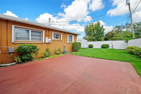 Купить виллу или дом в Майами, Флорида 4 спальни, 157.84м2, № 2049530 - фото 6