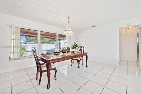 Купить виллу или дом в Майами, Флорида 4 спальни, 157.84м2, № 2049530 - фото 10