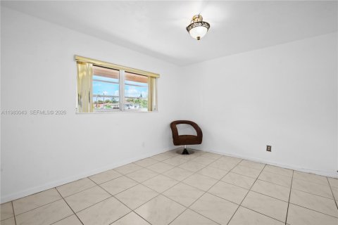 Купить виллу или дом в Майами, Флорида 4 спальни, 157.84м2, № 2049530 - фото 18