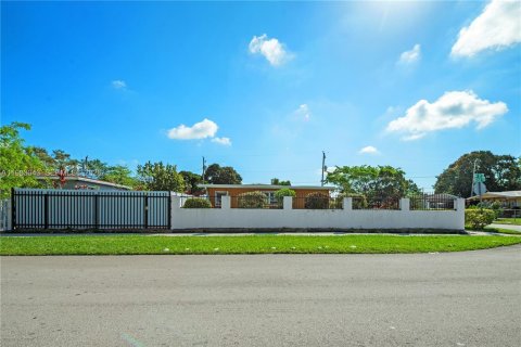 Купить виллу или дом в Майами, Флорида 4 спальни, 157.84м2, № 2049530 - фото 4