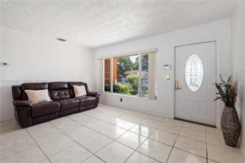 Купить виллу или дом в Майами, Флорида 4 спальни, 157.84м2, № 2049530 - фото 7