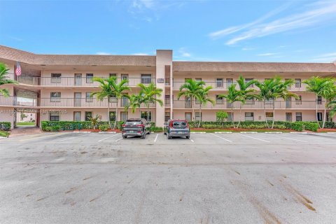 Copropriété à vendre à Sunrise, Floride: 2 chambres, 73.39 m2 № 2027781 - photo 2