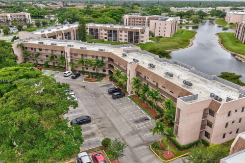 Copropriété à vendre à Sunrise, Floride: 2 chambres, 73.39 m2 № 2027781 - photo 28