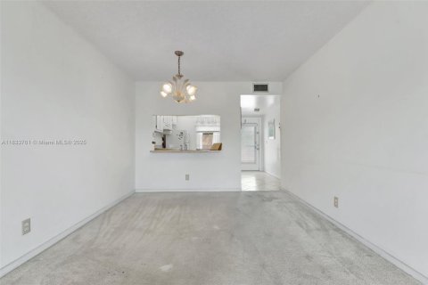 Copropriété à vendre à Sunrise, Floride: 2 chambres, 73.39 m2 № 2027781 - photo 11