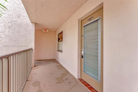 Copropriété à vendre à Sunrise, Floride: 2 chambres, 73.39 m2 № 2027781 - photo 4
