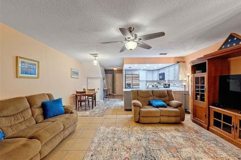 Touwnhouse à vendre à Tarpon Springs, Floride: 2 chambres, 140.84 m2 № 1900838 - photo 9