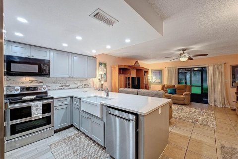 Touwnhouse à vendre à Tarpon Springs, Floride: 2 chambres, 140.84 m2 № 1900838 - photo 4