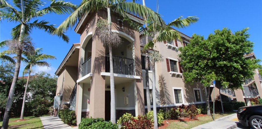 Condominio en Cutler Bay, Florida, 3 dormitorios  № 2048335