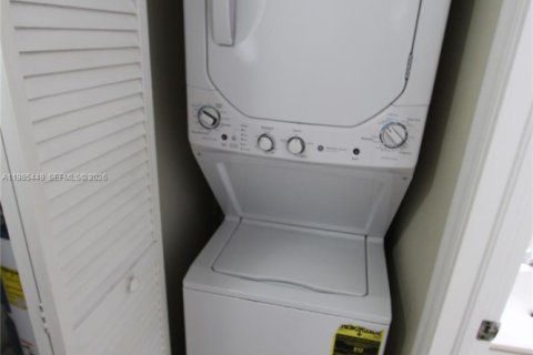 Condominio en alquiler en Cutler Bay, Florida, 3 dormitorios, 95.88 m2 № 2048335 - foto 5