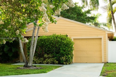 House in Boca Raton, Florida 3 bedrooms, 127 sq.m. № 1796275 - photo 1