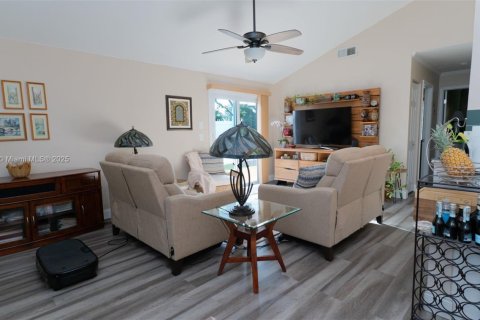 House in Boca Raton, Florida 3 bedrooms, 127 sq.m. № 1796275 - photo 8