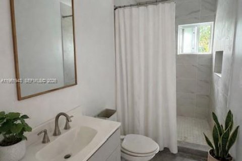 Villa ou maison à vendre à Miami, Floride: 3 chambres, 189.15 m2 № 2024415 - photo 3