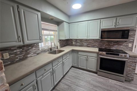 Villa ou maison à vendre à Haines City, Floride: 2 chambres, 162.02 m2 № 2342175 - photo 6