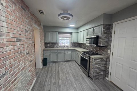 Villa ou maison à vendre à Haines City, Floride: 2 chambres, 162.02 m2 № 2342175 - photo 7