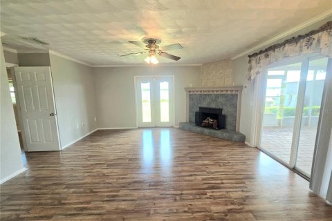 Villa ou maison à vendre à Haines City, Floride: 2 chambres, 162.02 m2 № 2342175 - photo 5