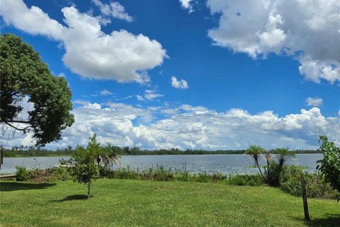 Villa ou maison à vendre à Haines City, Floride: 2 chambres, 162.02 m2 № 2342175 - photo 3
