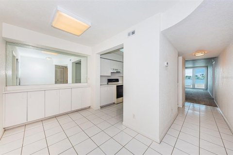 Condo in Saint Petersburg, Florida, 2 bedrooms  № 1917839 - photo 4