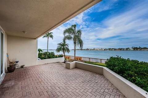 Condo in Saint Petersburg, Florida, 2 bedrooms  № 1917839 - photo 29
