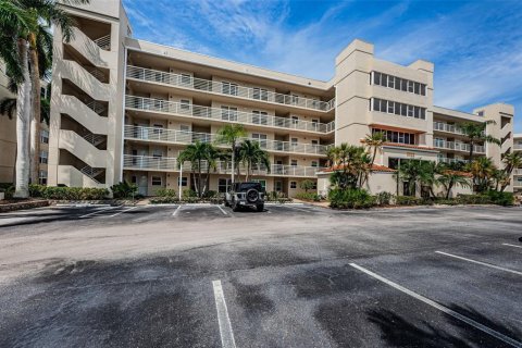 Condo in Saint Petersburg, Florida, 2 bedrooms  № 1917839 - photo 2