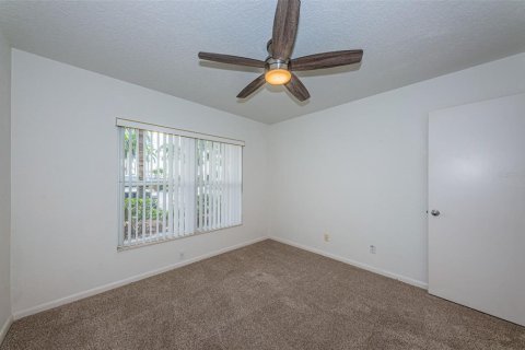 Condo in Saint Petersburg, Florida, 2 bedrooms  № 1917839 - photo 21