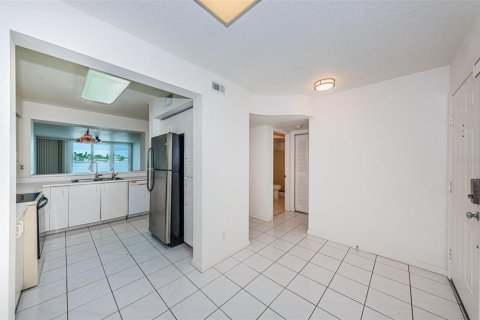 Condo in Saint Petersburg, Florida, 2 bedrooms  № 1917839 - photo 6