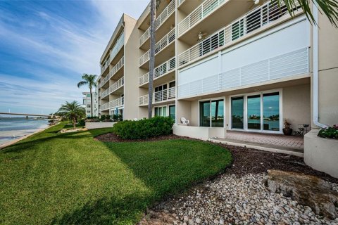 Condo in Saint Petersburg, Florida, 2 bedrooms  № 1917839 - photo 30