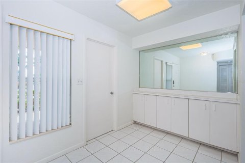 Condo in Saint Petersburg, Florida, 2 bedrooms  № 1917839 - photo 5