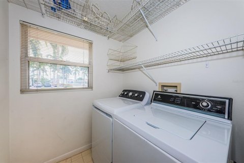 Condo in Saint Petersburg, Florida, 2 bedrooms  № 1917839 - photo 25