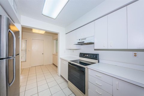 Condo in Saint Petersburg, Florida, 2 bedrooms  № 1917839 - photo 24