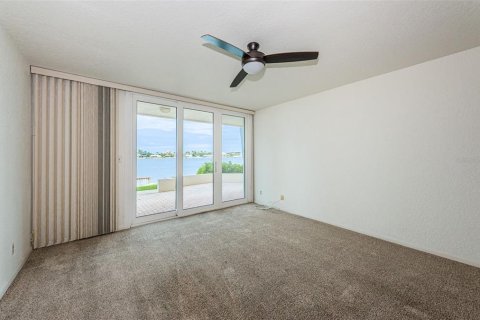 Condo in Saint Petersburg, Florida, 2 bedrooms  № 1917839 - photo 26