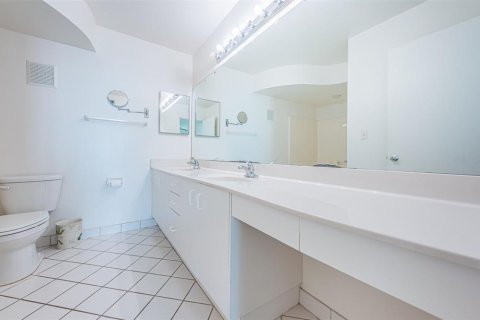 Condo in Saint Petersburg, Florida, 2 bedrooms  № 1917839 - photo 16