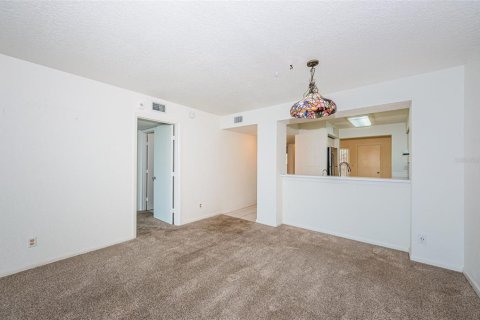 Condo in Saint Petersburg, Florida, 2 bedrooms  № 1917839 - photo 19