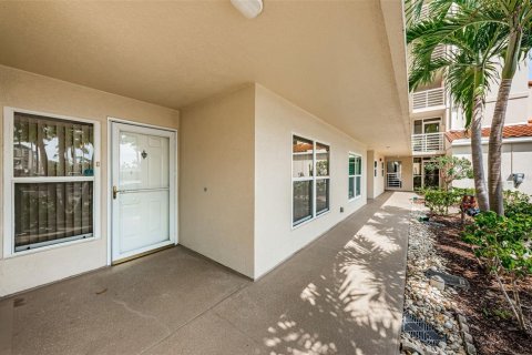 Condo in Saint Petersburg, Florida, 2 bedrooms  № 1917839 - photo 3
