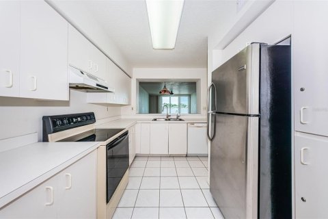 Condo in Saint Petersburg, Florida, 2 bedrooms  № 1917839 - photo 7